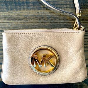 Michael kors wristlet